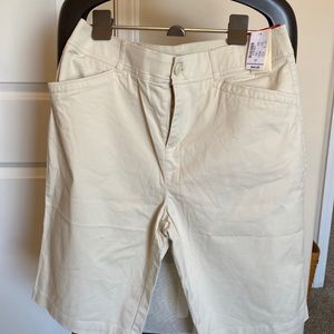 Bermuda Shorts. NWT Pet Friendly. Smoke Free Home